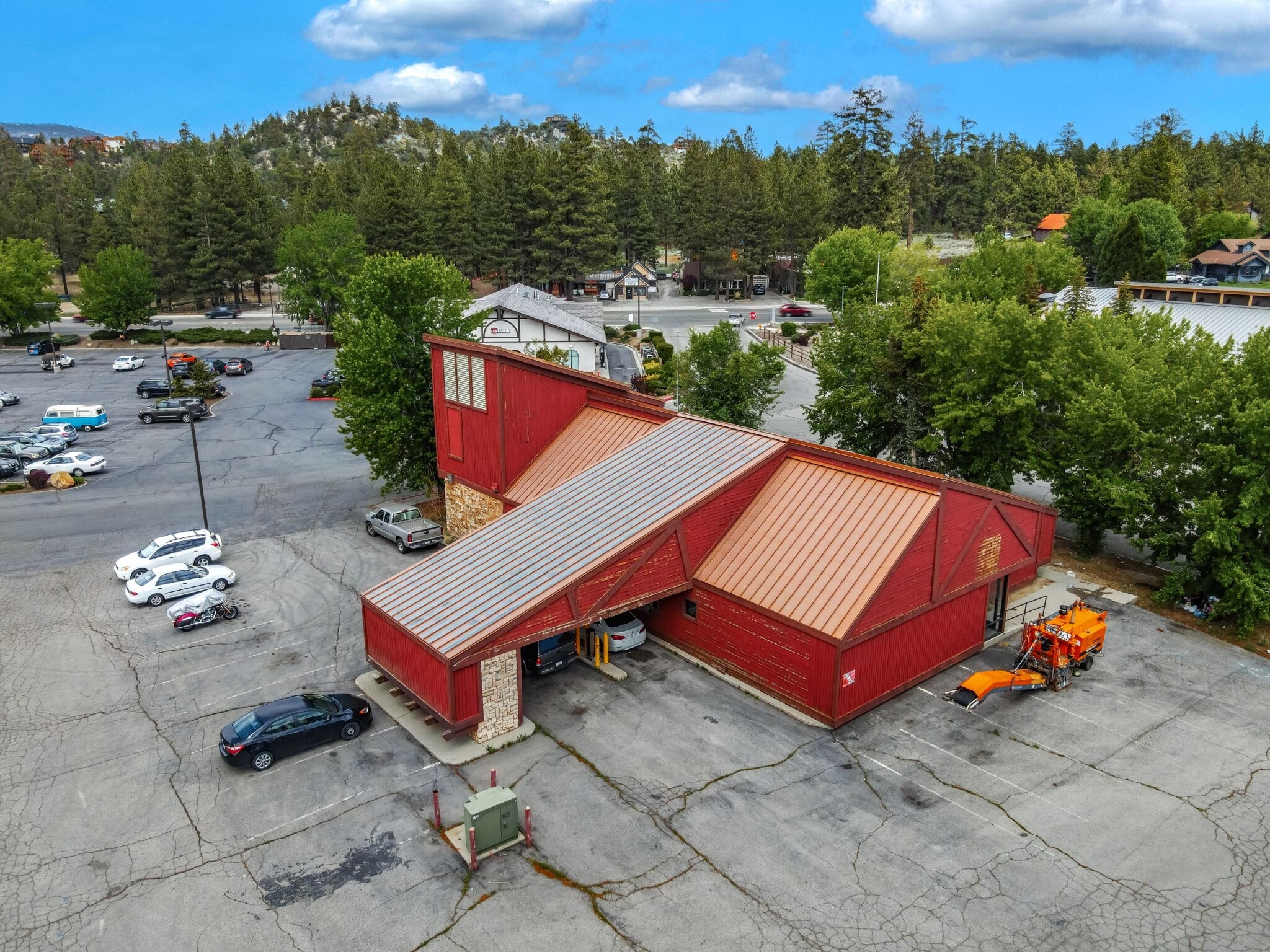 42170 Big Bear Blvd, Big Bear Lake, CA à louer Photo du bâtiment- Image 1 de 11