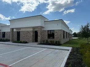 6110 Sienna Ranch Rd, Missouri City, TX for lease Interior Photo- Image 2 of 11