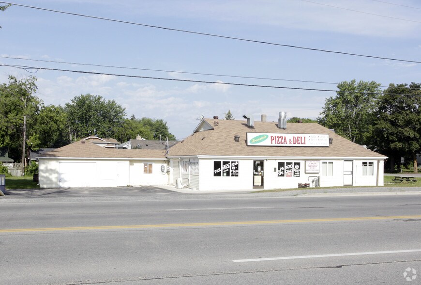 566 The Queensway S, Georgina, ON for sale - Primary Photo - Image 1 of 1