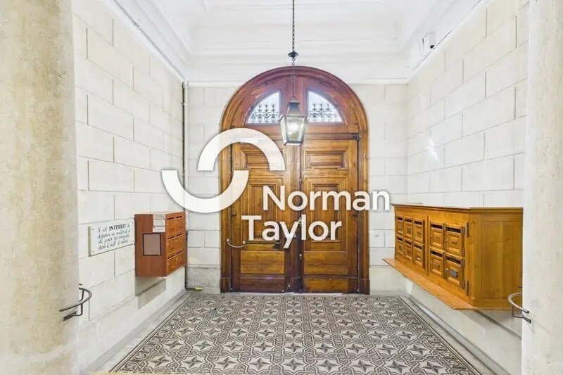 Office in Montpellier for lease Lobby- Image 1 of 9