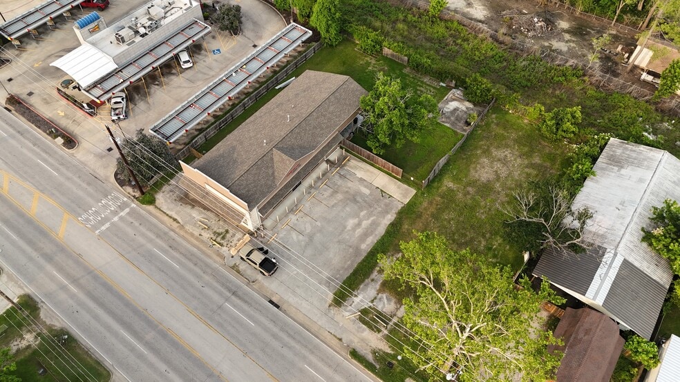 217 N Main St, Highlands, TX for sale - Building Photo - Image 2 of 4