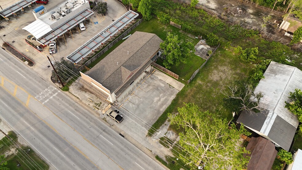 217 N Main St, Highlands, TX à vendre - Photo du bâtiment - Image 2 de 4