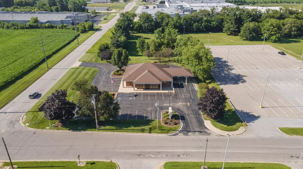 201 Koomler Dr, La Porte, IN à vendre - Photo du bâtiment - Image 2 de 21