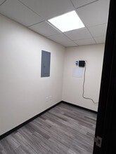 678 S Indian Hill Blvd, Claremont, CA for lease Interior Photo- Image 2 of 10