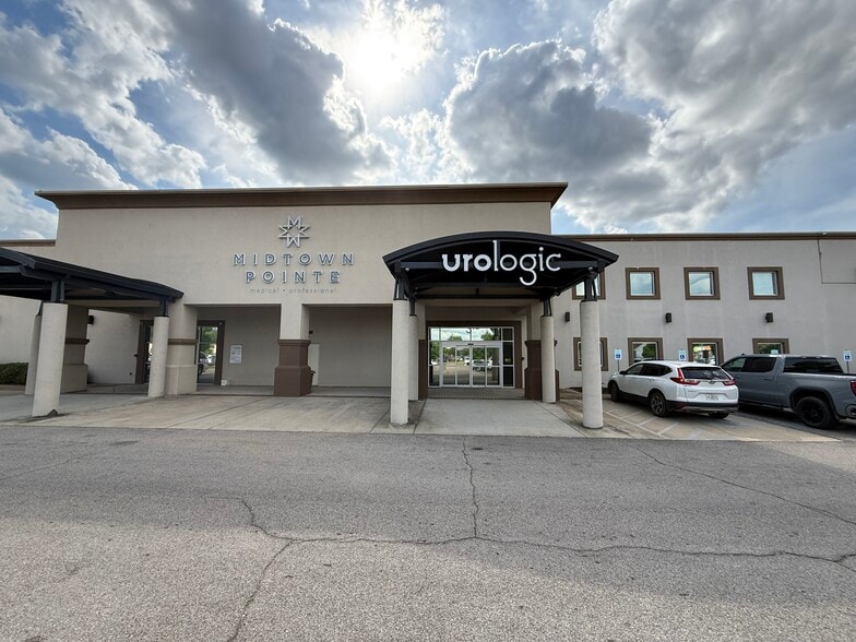 499 Gloster Creek Village, Tupelo, MS for lease - Building Photo - Image 1 of 13