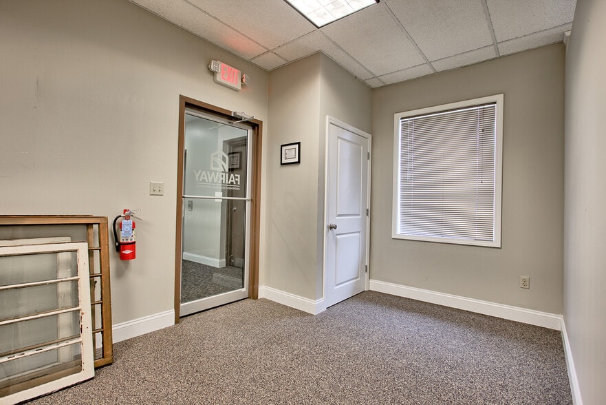 3 Club Centre Ct, Edwardsville, IL for lease - Building Photo - Image 2 of 15