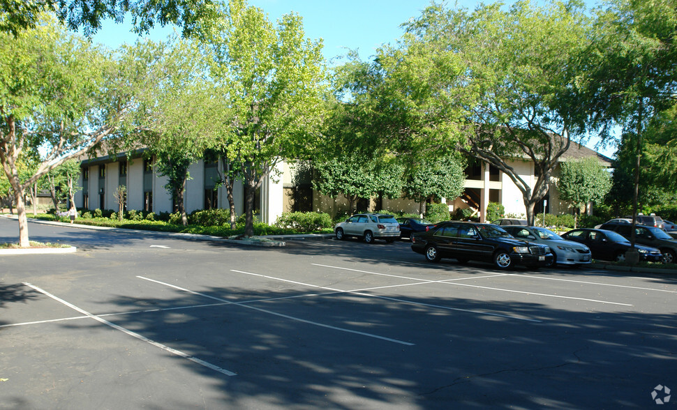 19200 Stevens Creek Blvd, Cupertino, CA for lease - Building Photo - Image 2 of 5