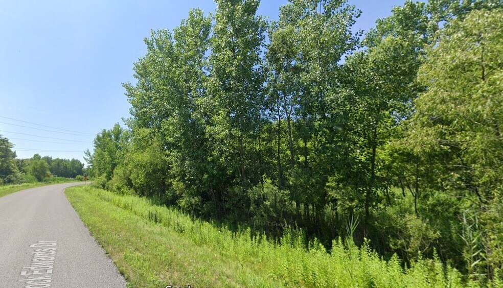 3663 Edwards Rd, Sodus Township, MI à vendre - Photo du bâtiment - Image 2 de 5