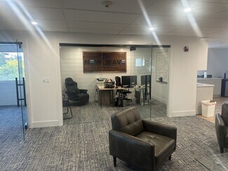 Plus de détails pour 30 Coronado Rd, Warwick, RI - Local d'activités, Industriel à louer