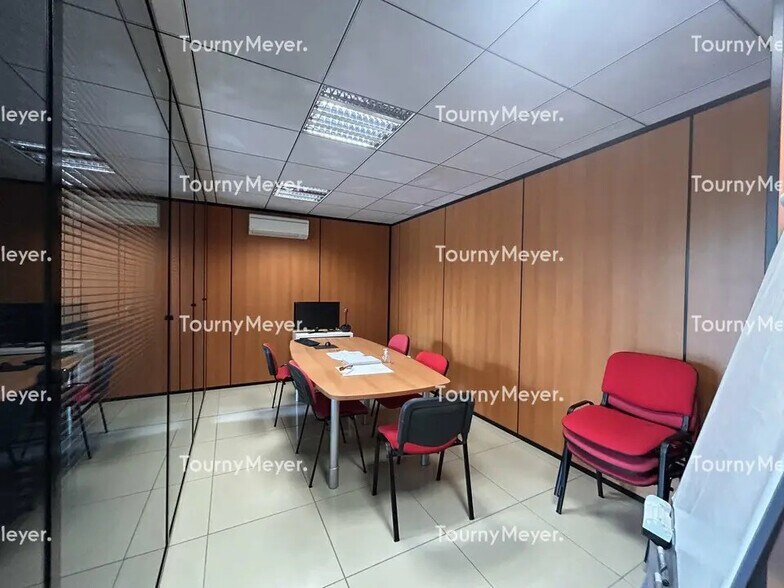 Bureau dans Saint-Jean à louer - Photo du bâtiment - Image 3 de 8