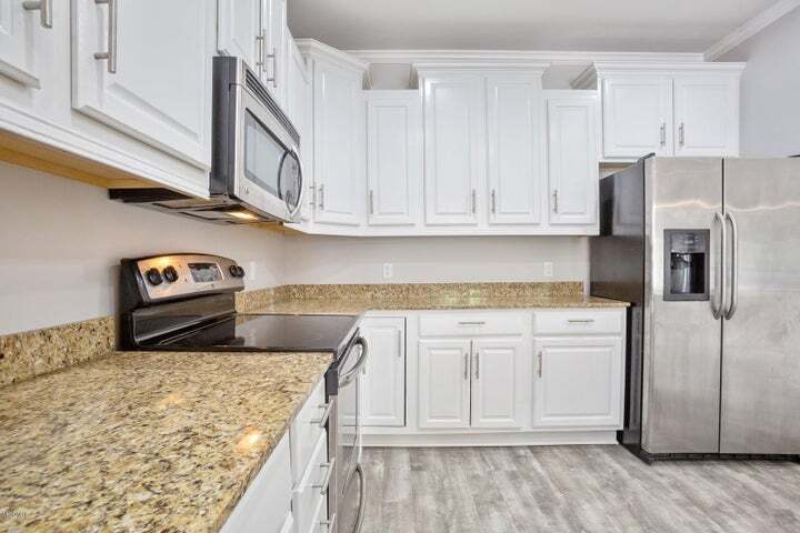 183 McDonnell Ave, Biloxi, MS for sale - Interior Photo - Image 3 of 36
