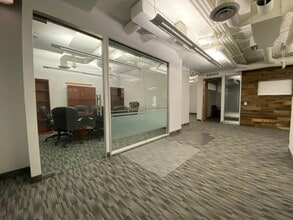 5757 W Century Blvd, Los Angeles, CA à louer Photo intérieure- Image 1 de 7