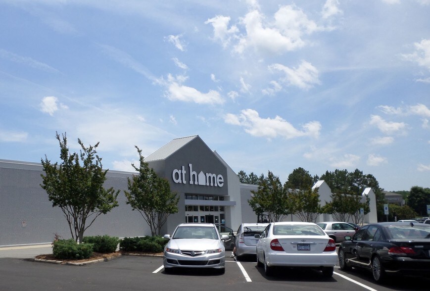 4215 University Dr, Durham, NC à louer - Photo du bâtiment - Image 2 de 5