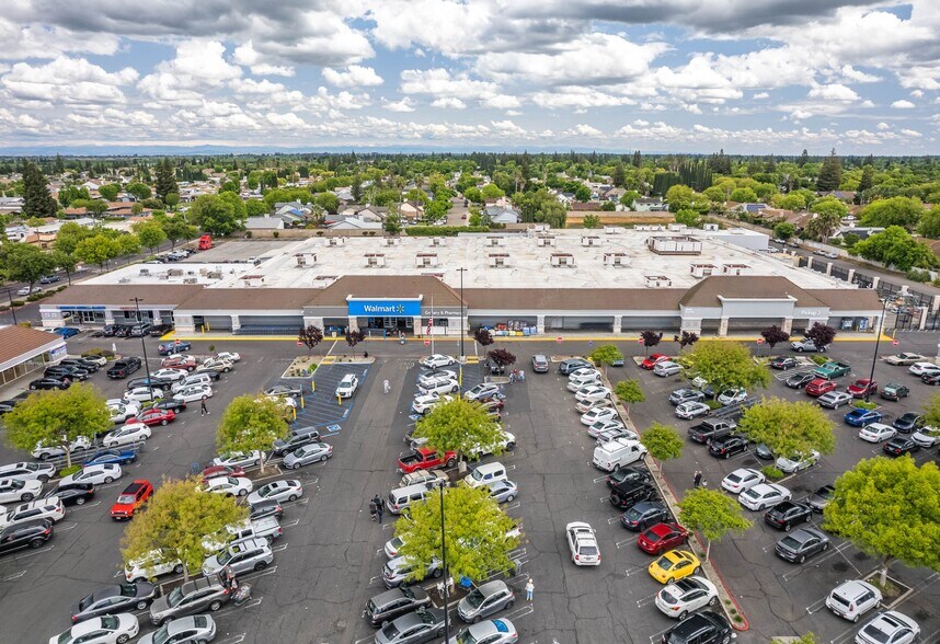 3848 McHenry Ave, Modesto, CA à louer - Photo du bâtiment - Image 2 de 5