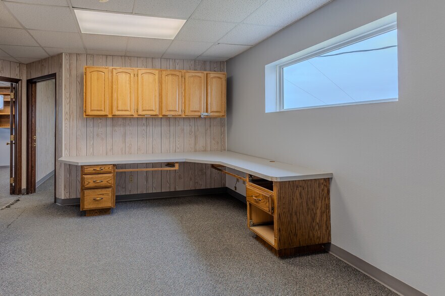 4303 Memorial Hwy, Mandan, ND à vendre - Photo du bâtiment - Image 2 de 29