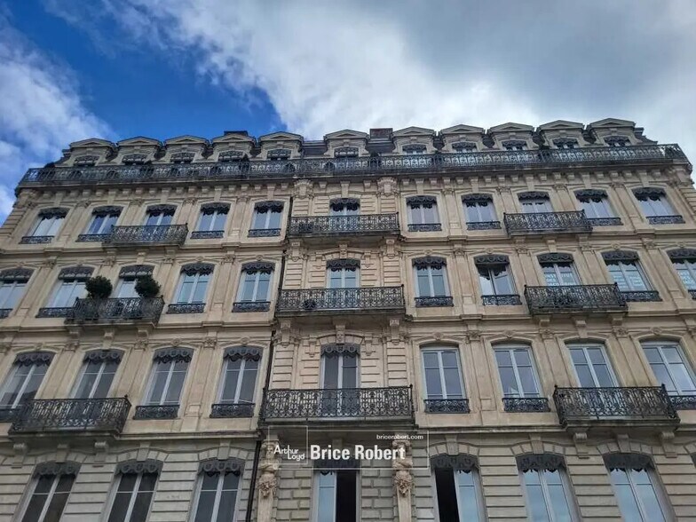 Bureau dans Lyon à louer - Photo du bâtiment - Image 1 de 2