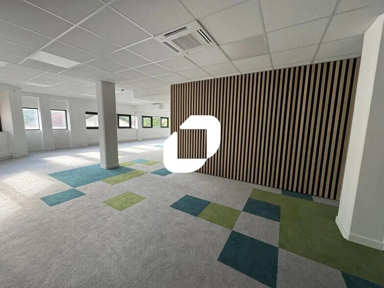 6 Rue Du Docteur Schweitzer, Seyssins for lease - Building Photo - Image 2 of 22