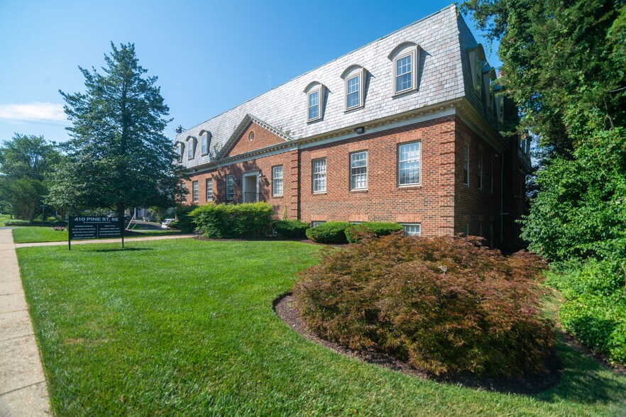 410 Pine St SE, Vienna, VA à vendre - Photo du bâtiment - Image 3 de 45