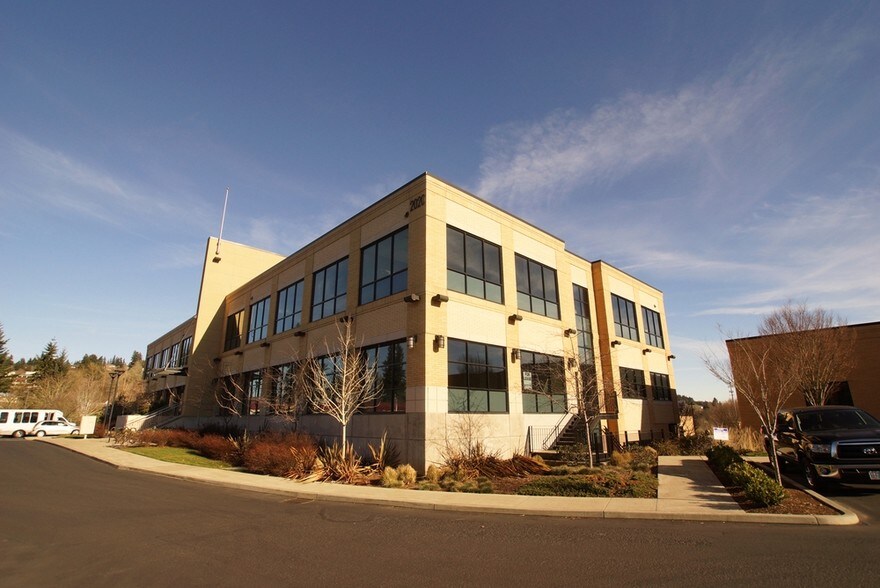 2000 8th Ave, West Linn, OR à louer - Photo du bâtiment - Image 3 de 13