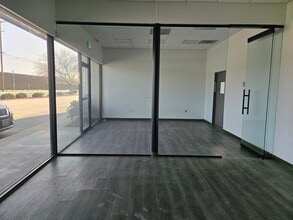 9741 Canoga Ave, Chatsworth, CA à louer Photo intérieure- Image 1 de 9