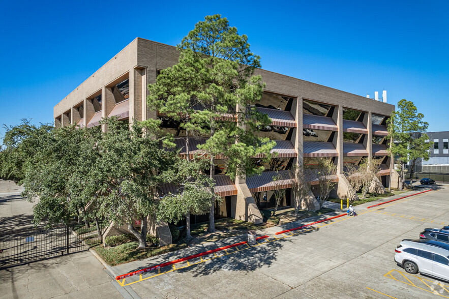 8200 Wednesbury Ln, Houston, TX for lease - Building Photo - Image 1 of 28