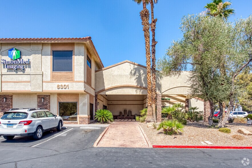 6301 Mountain Vista St, Henderson, NV à louer - Photo du bâtiment - Image 2 de 21