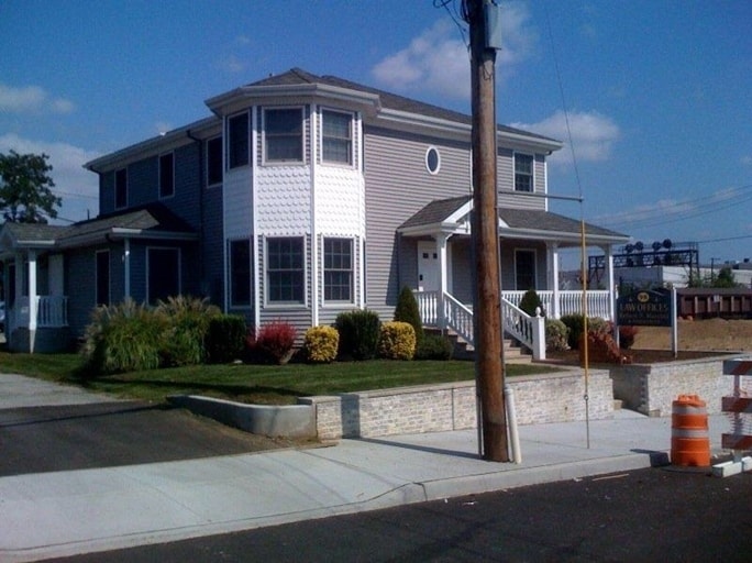 98 Front St, Mineola, NY for lease Primary Photo- Image 1 of 14