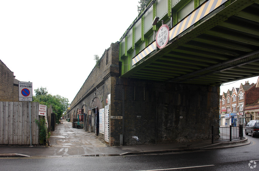 Grove Green Rd, London à vendre - Photo principale - Image 1 de 1