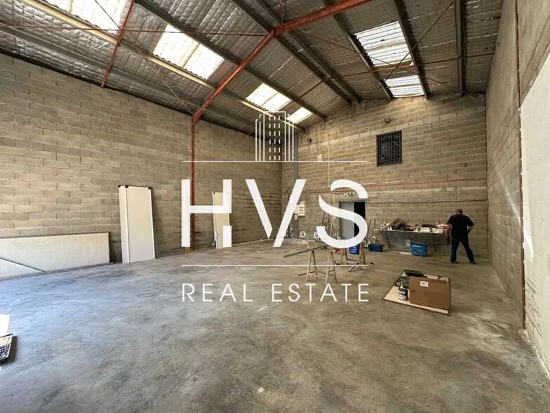 Flex in Aix-en-Provence for lease - Interior Photo - Image 2 of 16