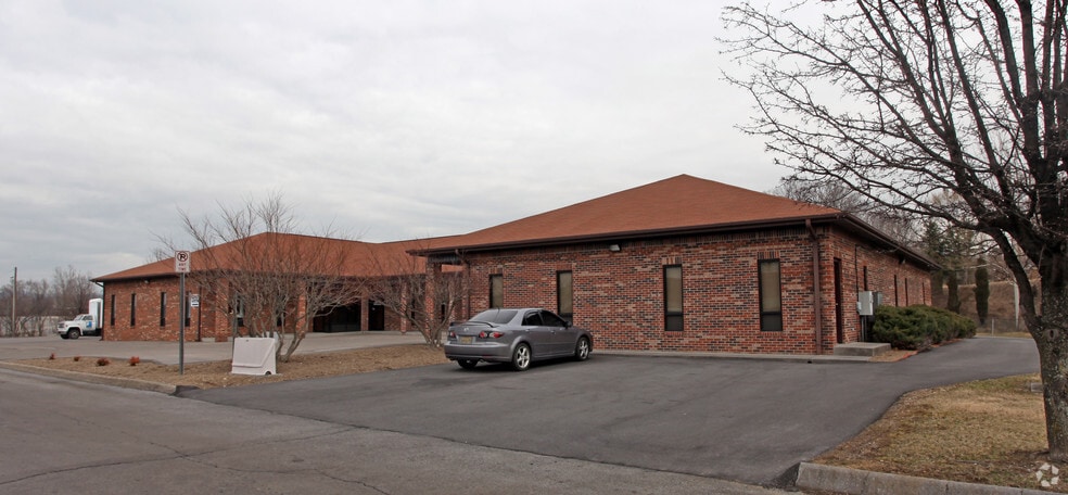 101 Indian Center Ct, Kingsport, TN for lease - Building Photo - Image 2 of 3
