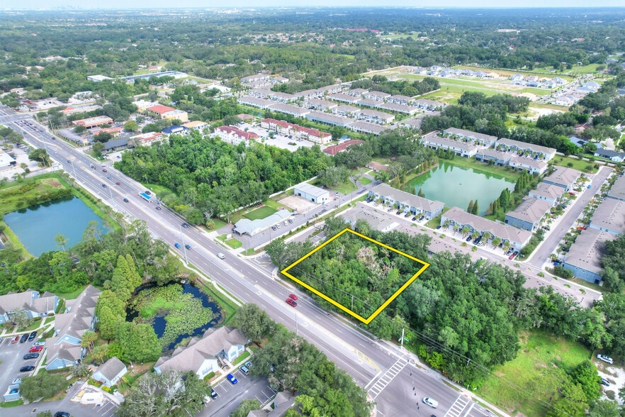 1240 Bloomingdale Ave, Valrico, FL à vendre - Photo du bâtiment - Image 3 de 5