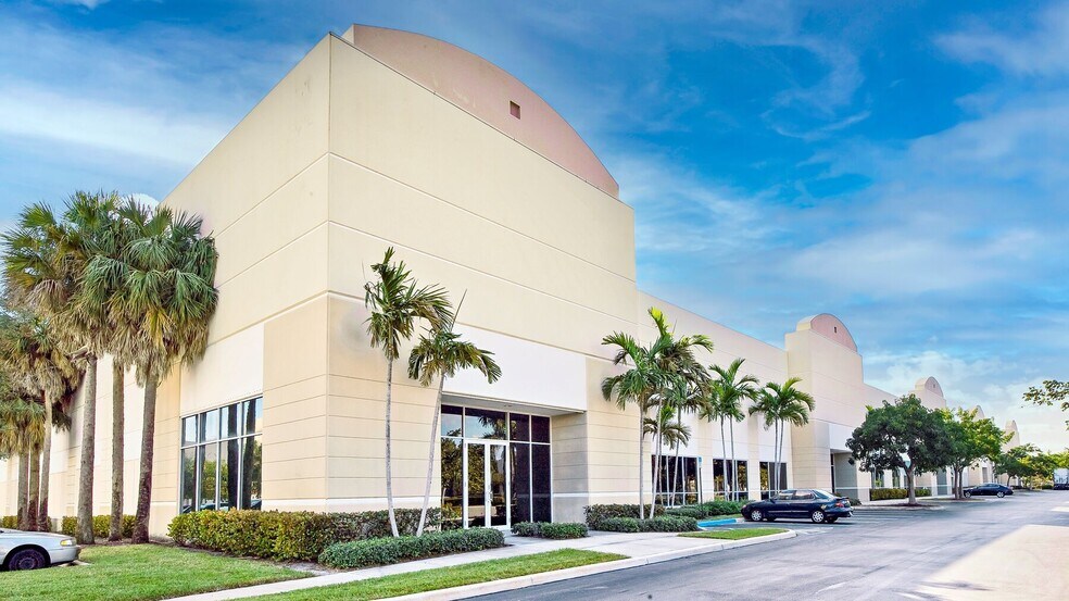 2100 SW 2nd St, Pompano Beach, FL à louer - Photo du bâtiment - Image 3 de 4