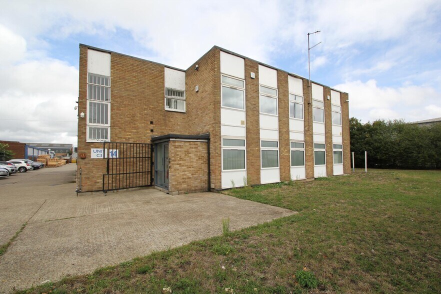 Aden Rd, Enfield à louer - Photo du bâtiment - Image 3 de 8