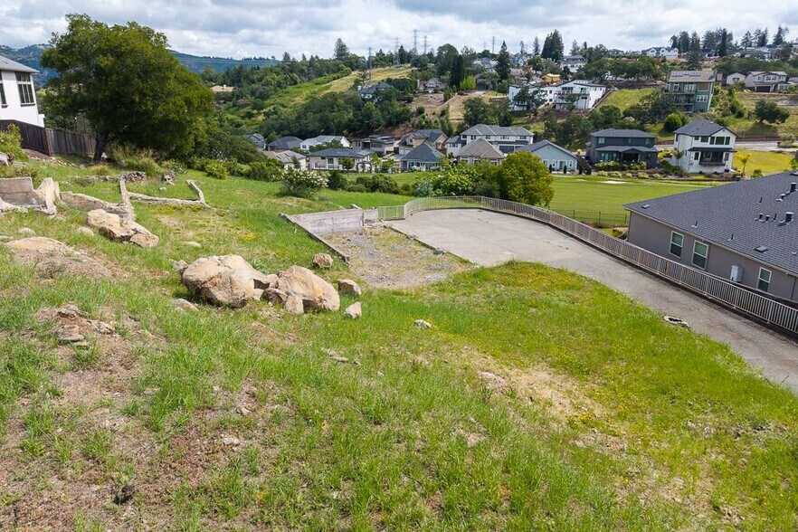 3780 Saint Andrews Dr, Santa Rosa, CA à vendre - Photo du bâtiment - Image 3 de 7