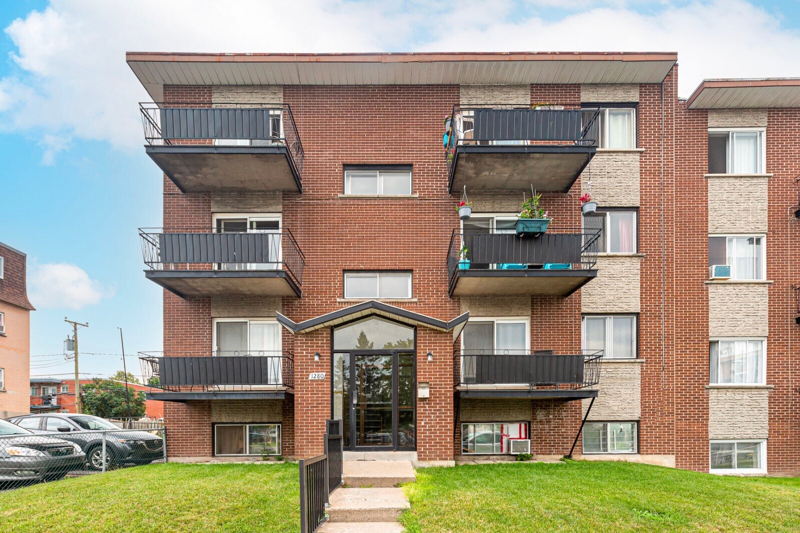 1280 Rue Bousquet, Laval, QC for sale Primary Photo- Image 1 of 1