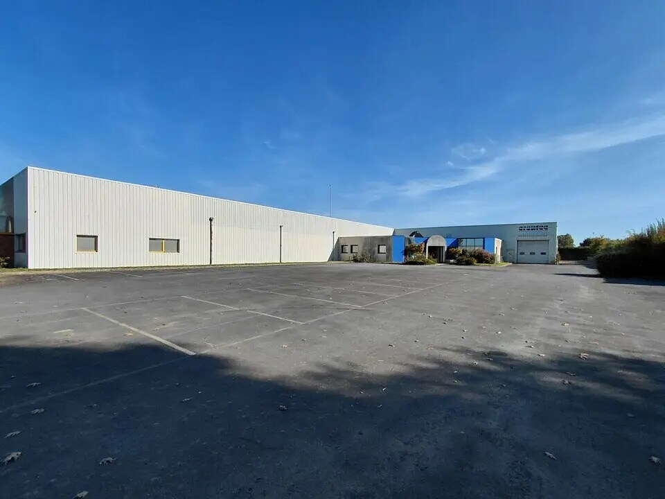 Industrial in La Selle-en-Luitré for sale Building Photo- Image 1 of 6