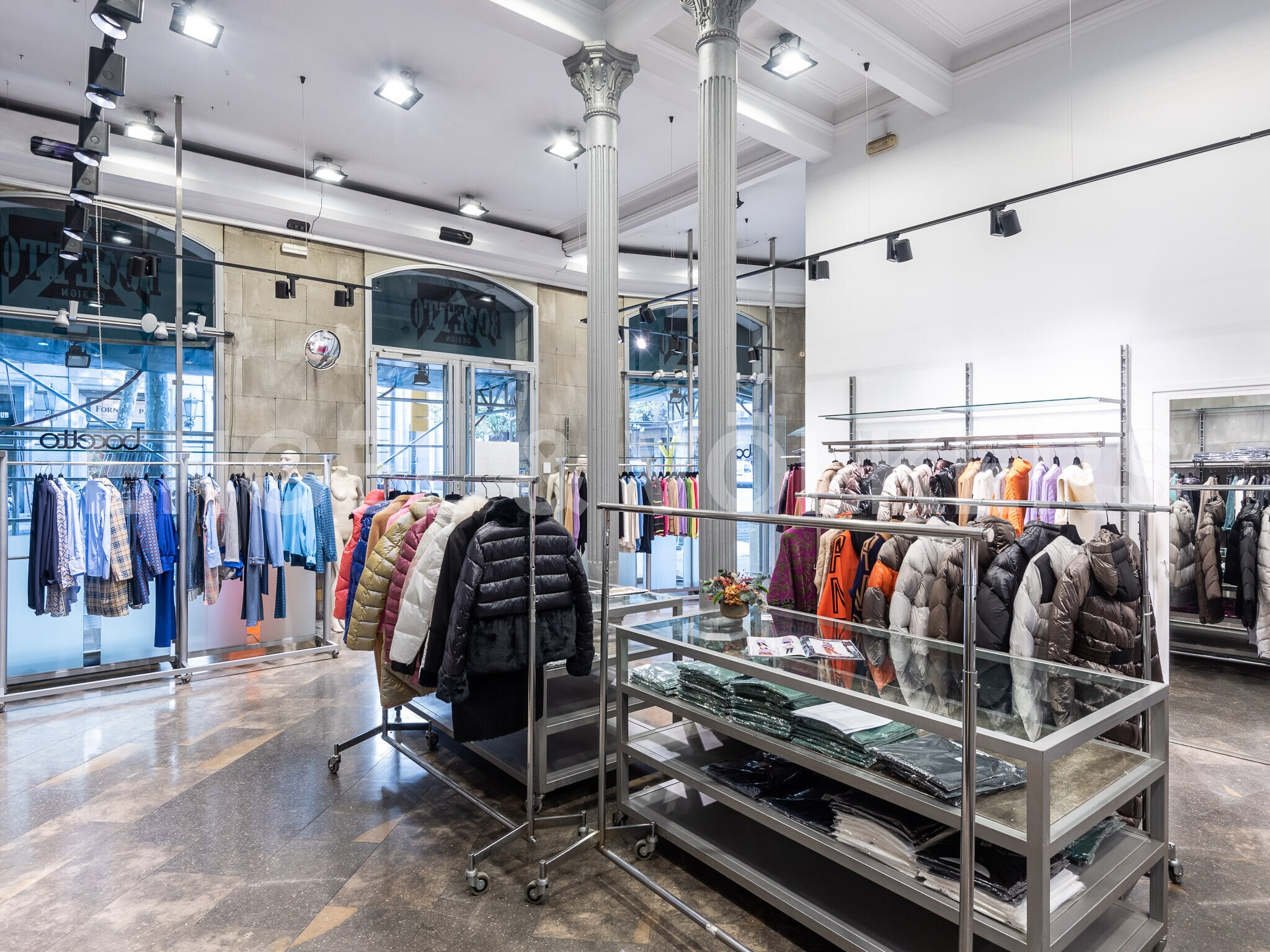 Retail in Barcelona, Barcelona for lease Primary Photo- Image 1 of 3