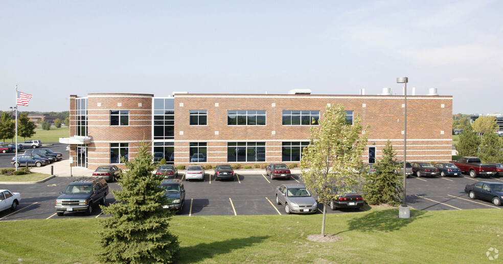 1190 Corporate Center Dr, Oconomowoc, WI for sale - Building Photo - Image 2 of 13