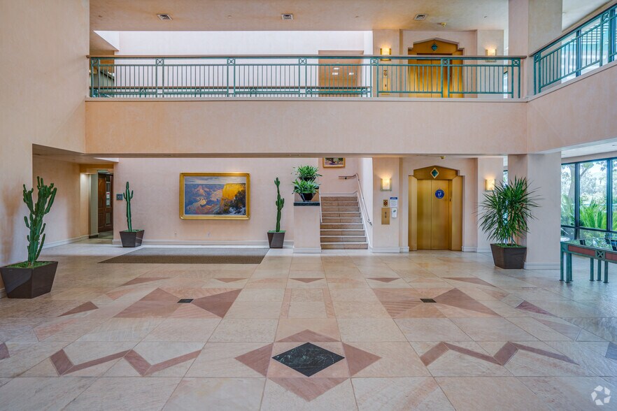 8777 N Gainey Center Dr, Scottsdale, AZ for lease - Lobby - Image 2 of 14