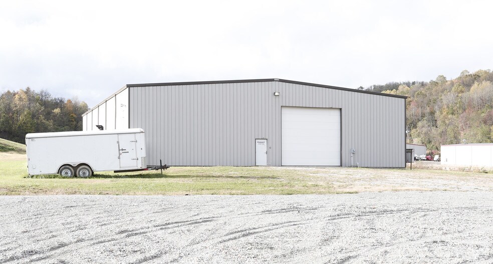 3020 Pittsburgh St, Perryopolis, PA for lease - Building Photo - Image 3 of 6