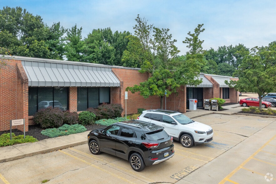 1690 Kenneth Rd, York, PA à louer - Photo du bâtiment - Image 3 de 5