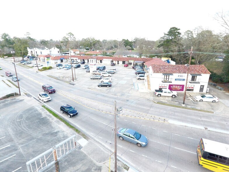 711 Jefferson Hwy, Baton Rouge, LA à louer - Photo du bâtiment - Image 3 de 5
