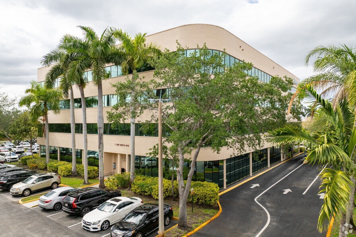 1 SW 129th Ave, Pembroke Pines, FL for lease Interior Photo- Image 1 of 13