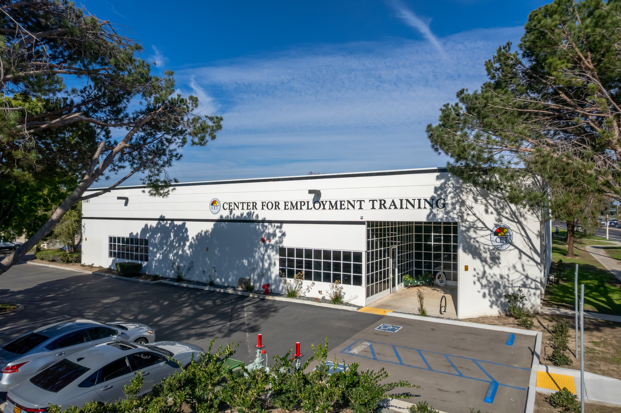 1741 Fiske Pl, Oxnard, CA for sale Primary Photo- Image 1 of 63