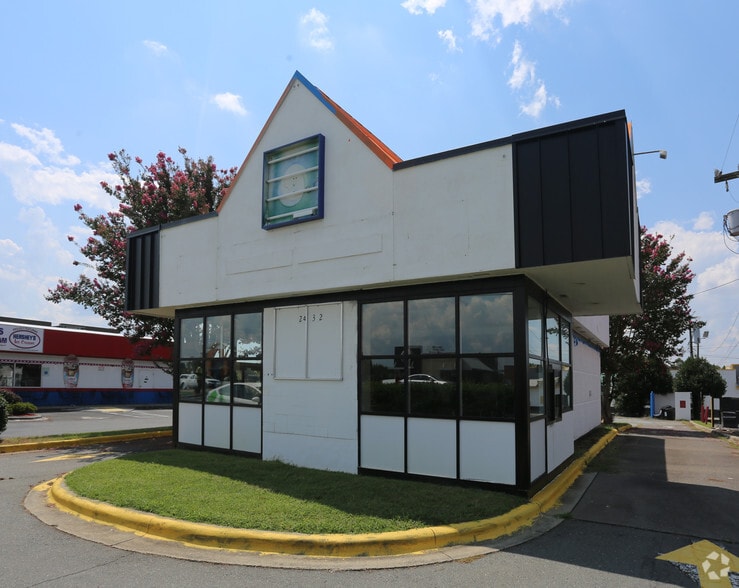 2432 & 2440 Lewisville Clemmons Rd portfolio of 2 properties for sale on LoopNet.ca - Primary Photo - Image 1 of 2