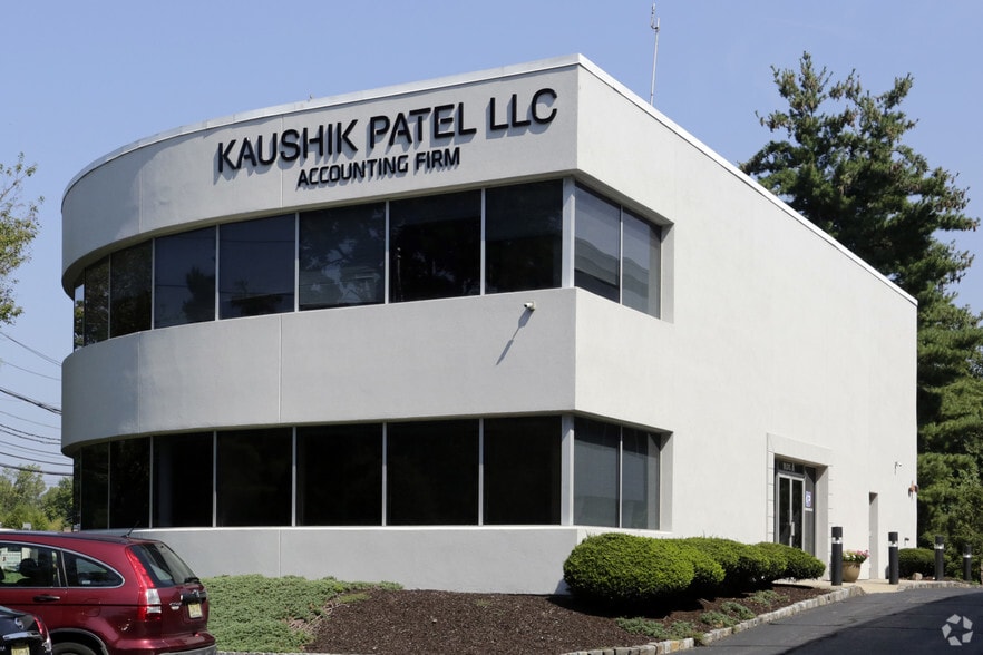 310 Passaic Ave, Fairfield, NJ for lease - Primary Photo - Image 1 of 3