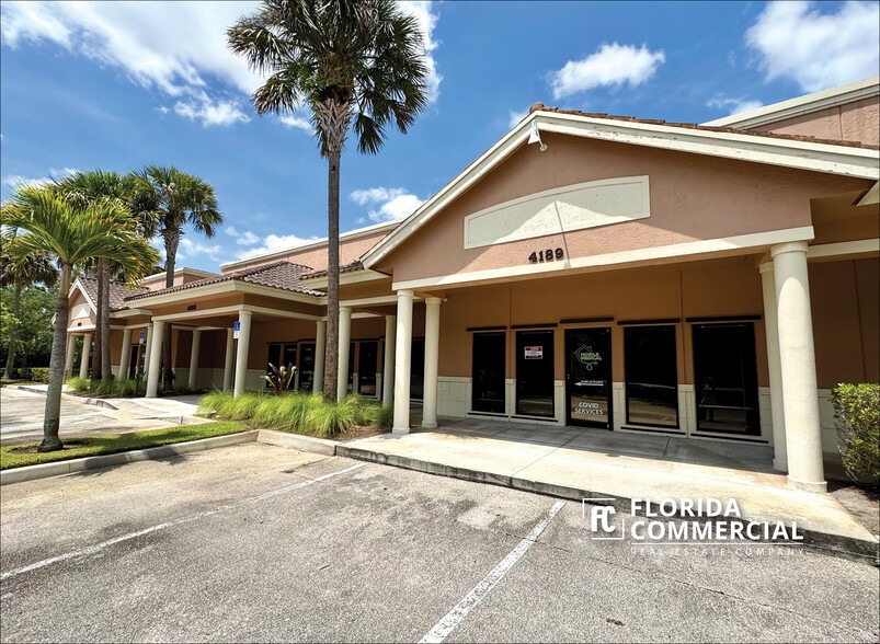 4189-4257 SW High Meadows Ave, Palm City, FL à louer - Photo du bâtiment - Image 2 de 7