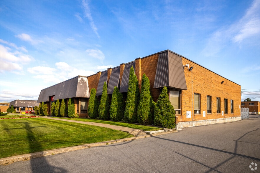 1600-1650 Boul Saint-Régis, Dorval, QC à vendre - Photo du bâtiment - Image 3 de 11