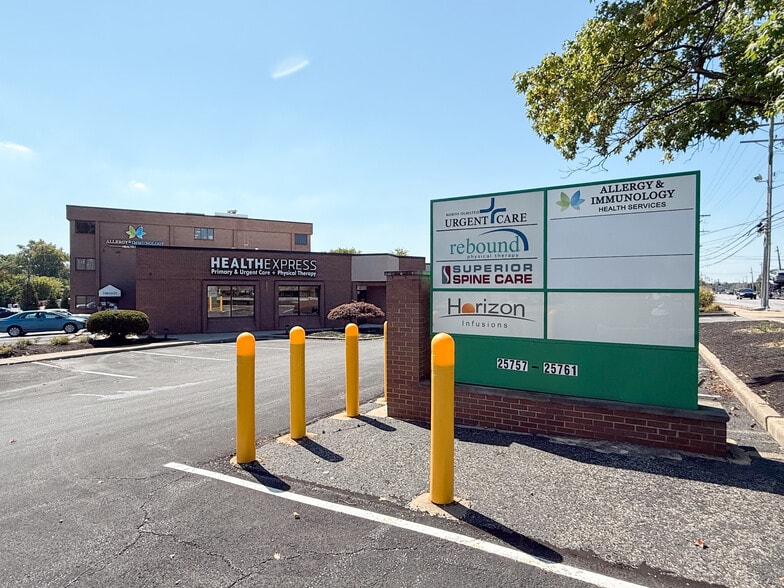 25757-25761 Lorain Rd, North Olmsted, OH for lease - Building Photo - Image 2 of 2