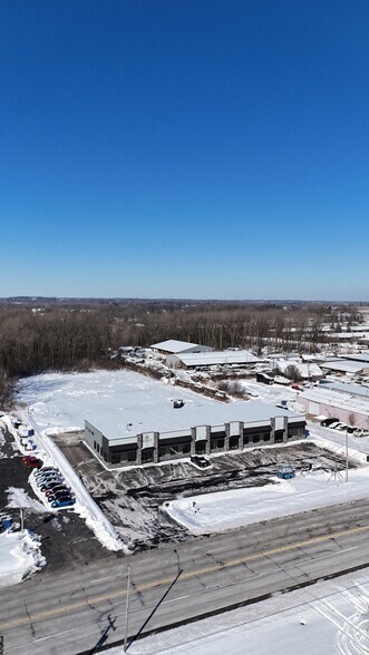 1111 N Military Ave, Green Bay, WI à louer - Photo du bâtiment - Image 3 de 7